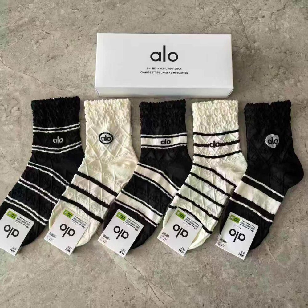 A11- ALO Yoga Women's Textured Black & White Half-Crew Socks 5-Pair Box Set
